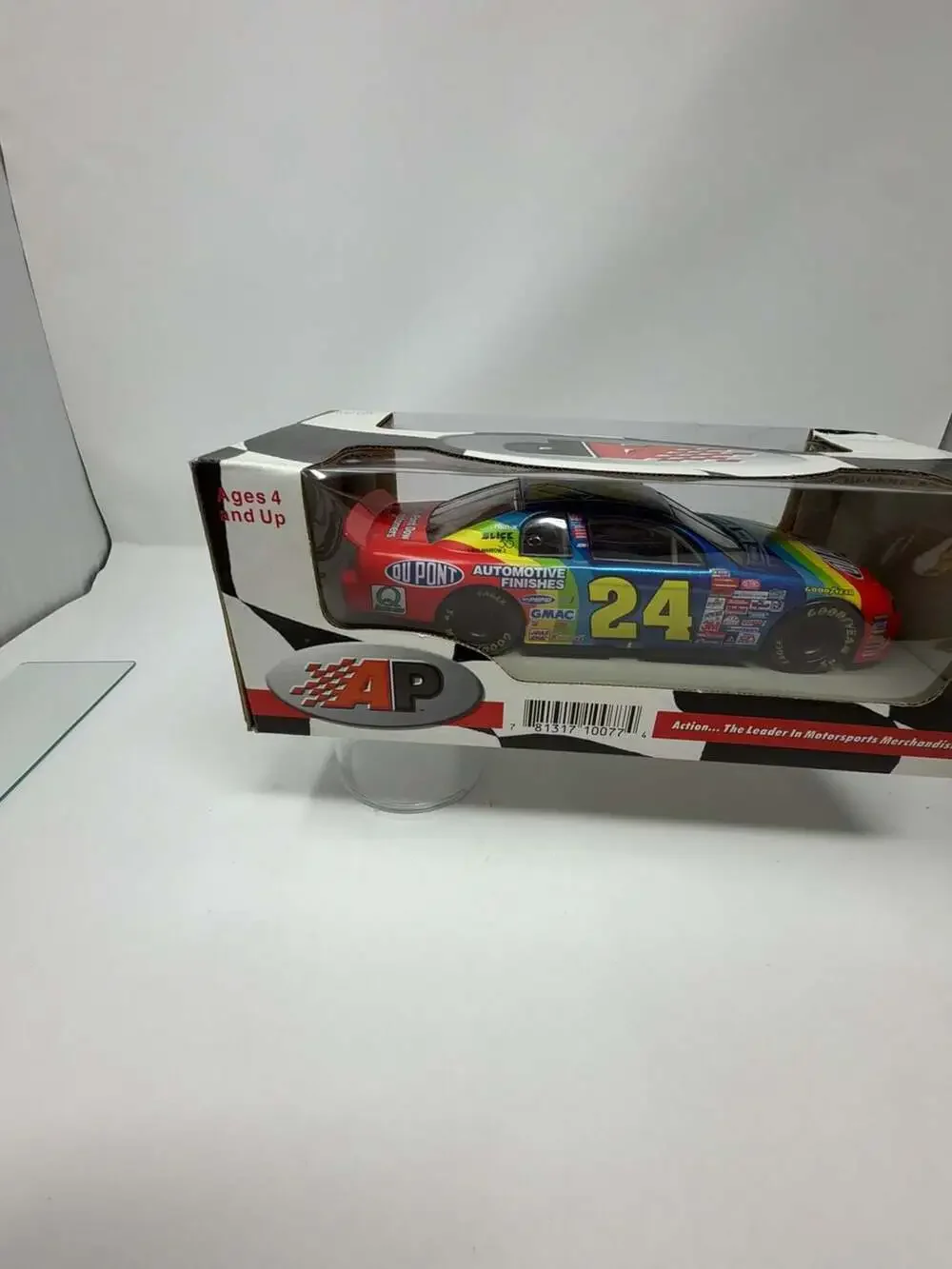 Action Performance 1999 Jeff Gordon #24 DuPont NASCAR 1:24 Scale Diecast Stock C